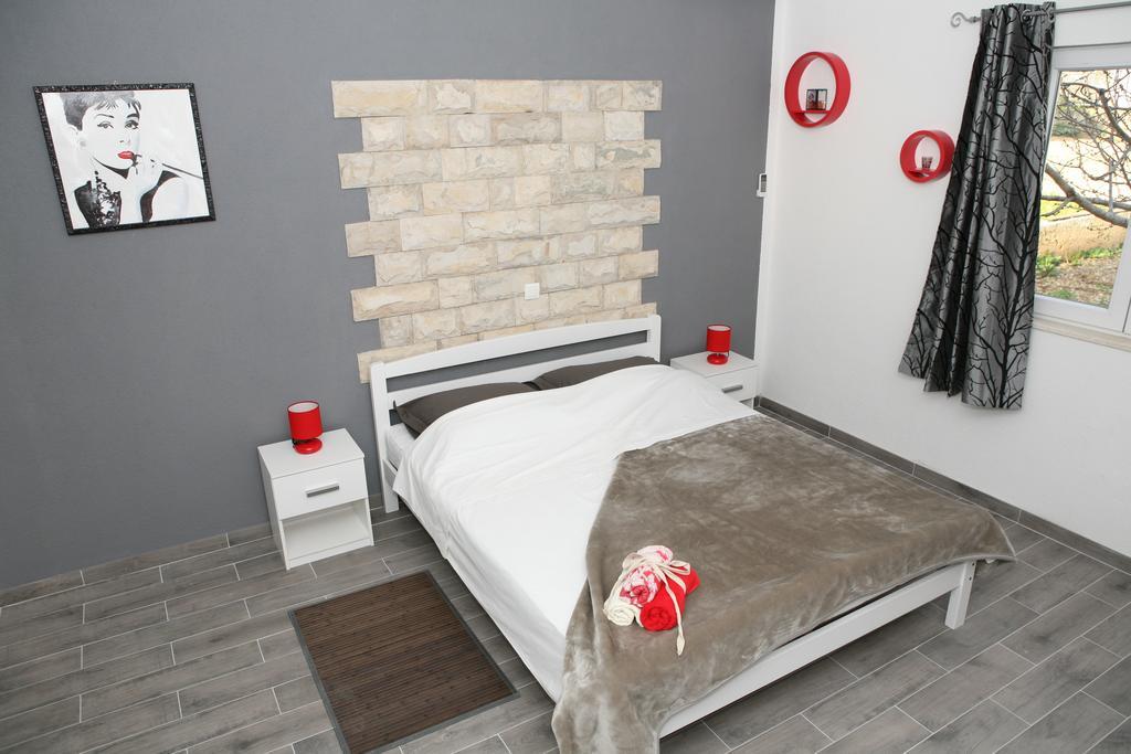 Apartments & Room Dijana Τρογκίρ Δωμάτιο φωτογραφία